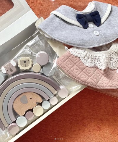 ベビー雑貨作家さんの木のおもちゃとビブのセット